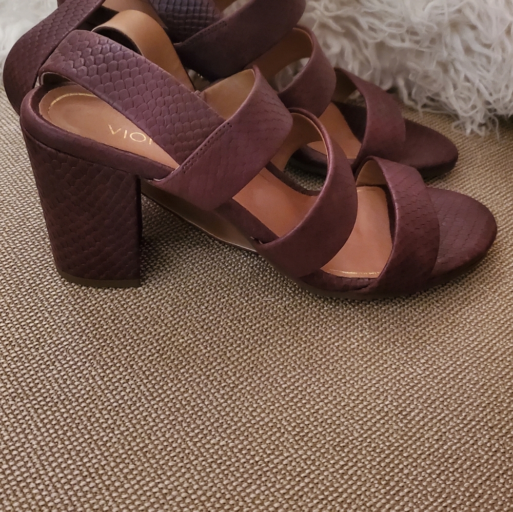 Sandals - Picture 2 of 3